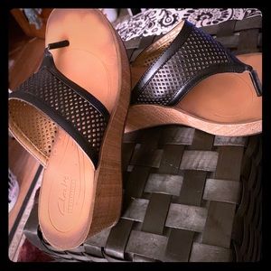 Clark’s black lattice style wedge sandals✌🏻